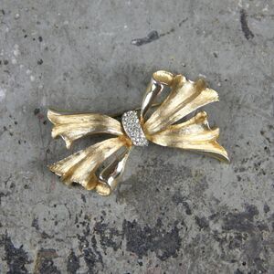 BSK SIGNED Gold Ruffled Bow Brooch with Pave Rhinestones, vintage